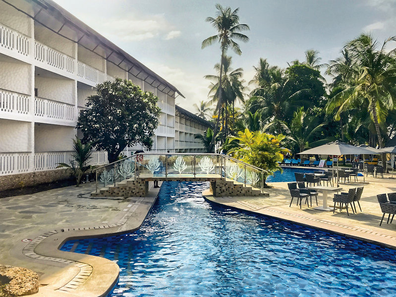 Travellers Beach Hotel 1