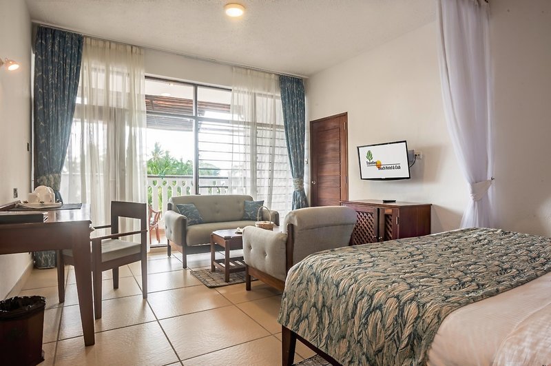 Travellers Beach Hotel 4