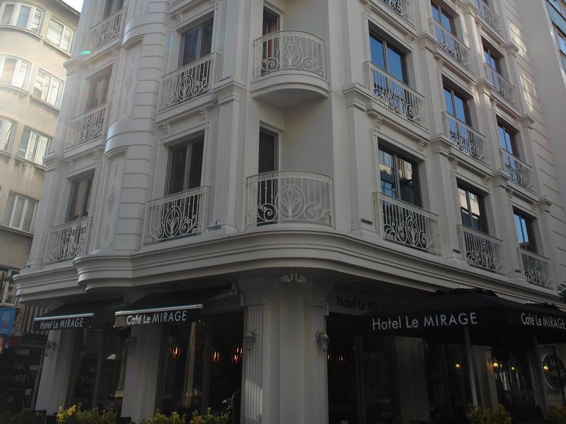 Le Mirage Hotel