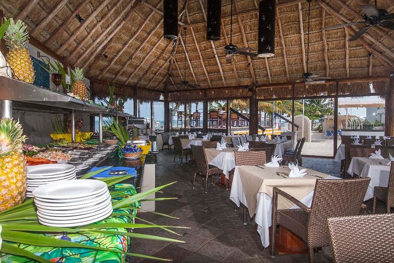 Aquamarina Beach Hotel Cancun 2