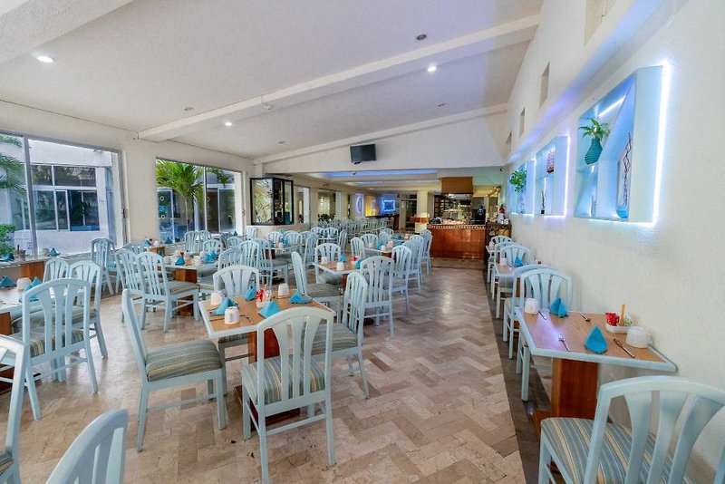 Aquamarina Beach Hotel Cancun 5