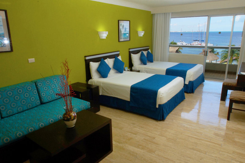 Aquamarina Beach Hotel Cancun 8
