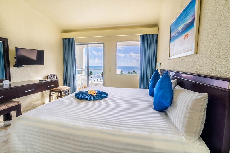 Aquamarina Beach Hotel Cancun 9
