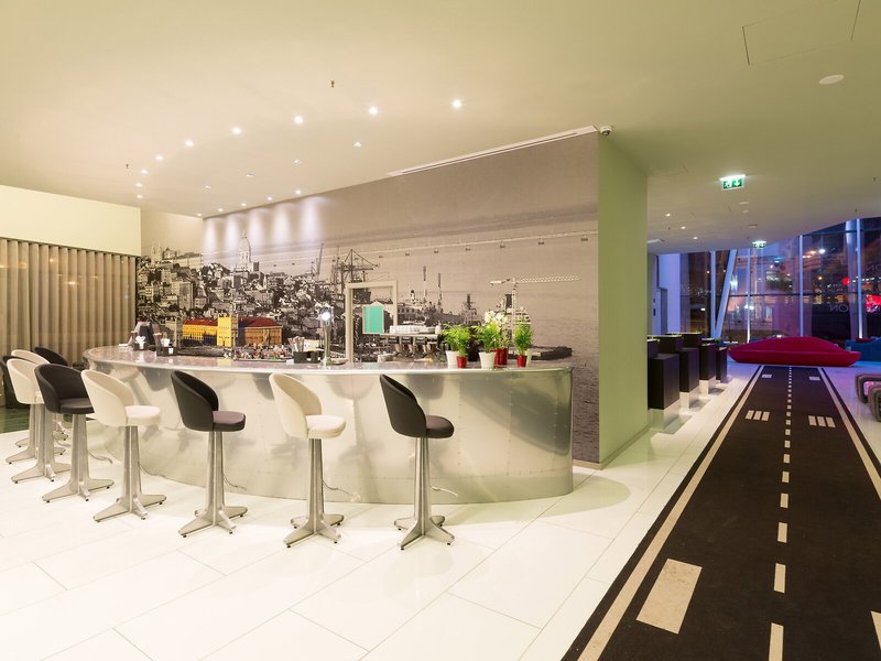 Tryp Lisboa Aeroporto 13