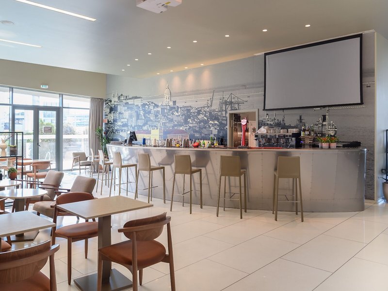 Tryp Lisboa Aeroporto 16