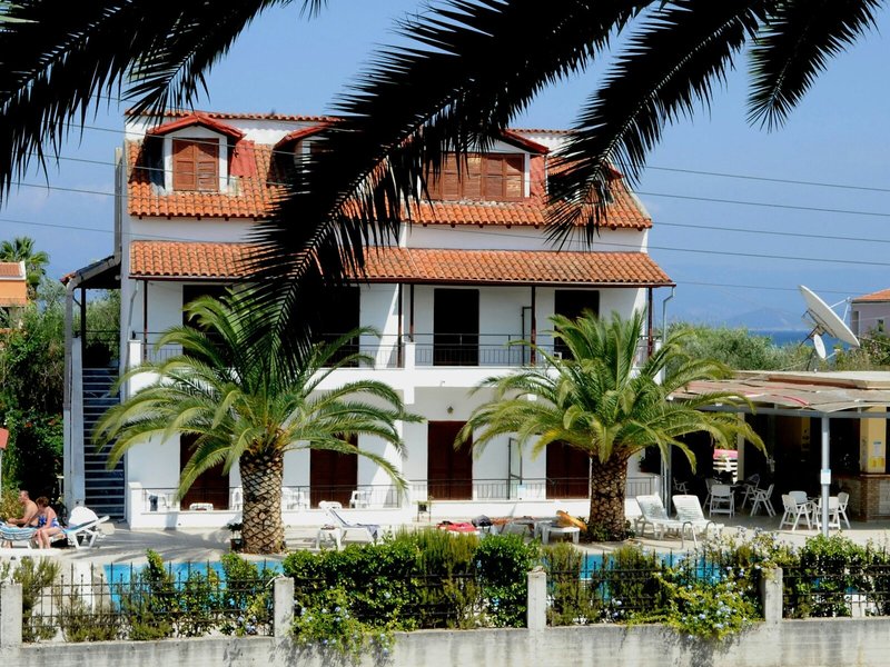 Captain´s Studios & Apartments 1 - Exterior