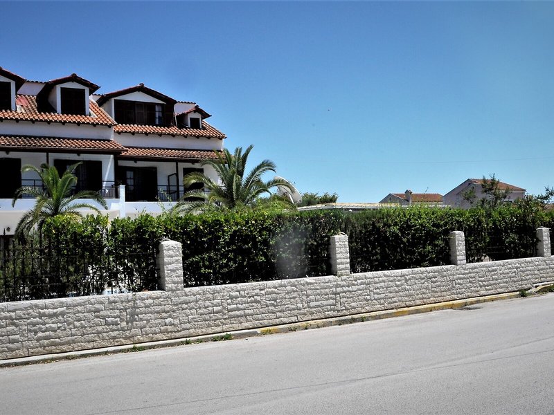 Captain´s Studios & Apartments 2 - Exterior