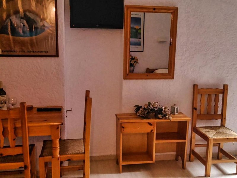 Fotoula Studios & Apartments 14