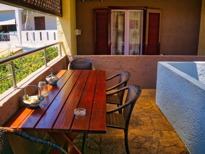 Fotoula Studios & Apartments 15