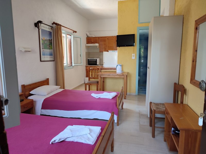 Fotoula Studios & Apartments 18