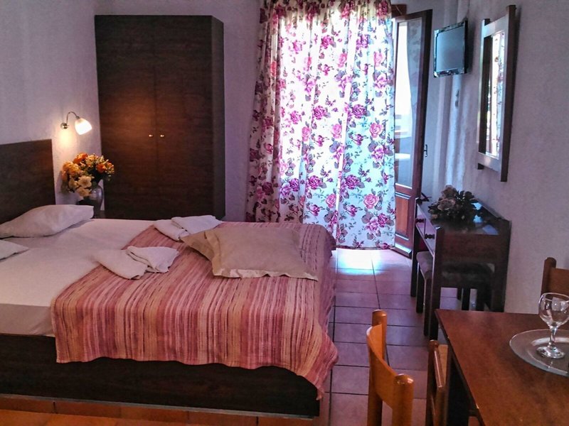 Fotoula Studios & Apartments 20