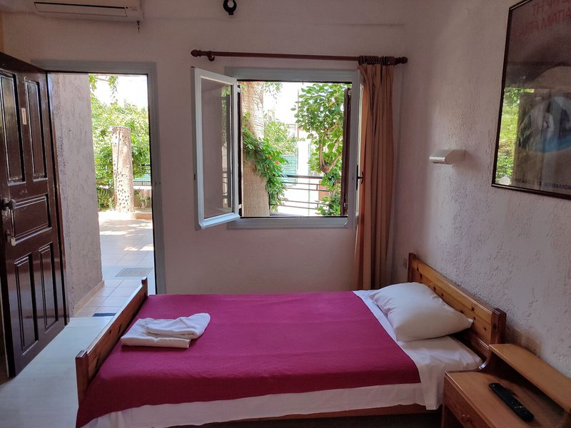 Fotoula Studios & Apartments 23