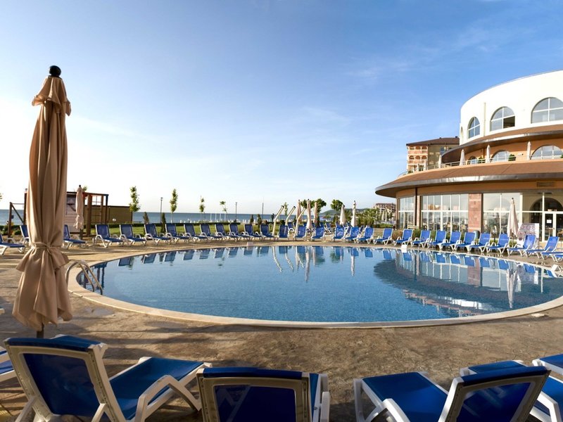 Sol Luna Bay Resort 16 - Outdoor Pool