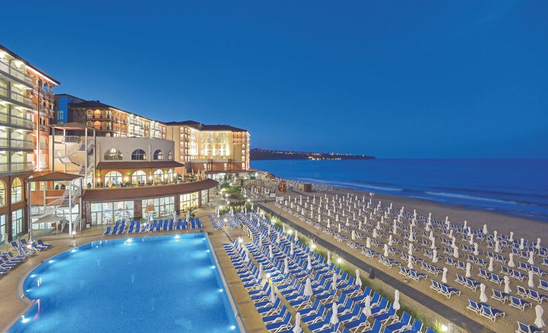 Sol Luna Bay Resort  10