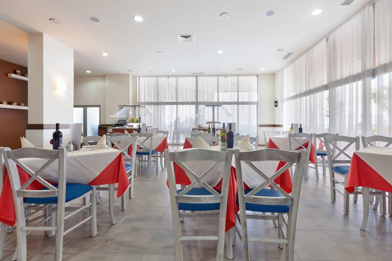 Sol Luna Bay 80