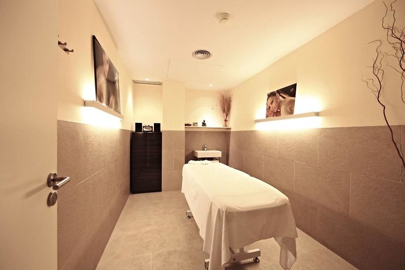 Aimia 4 - Room Example
