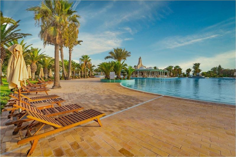 Royal Garden Palace 3