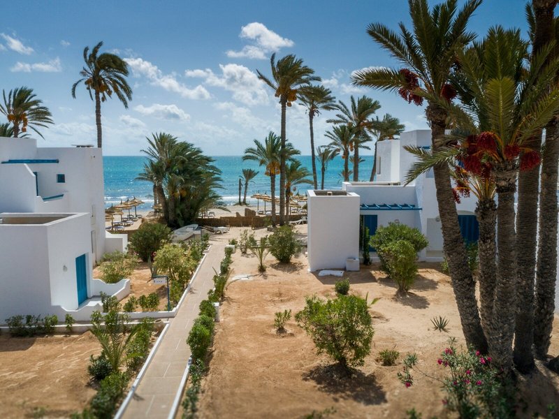 COOEE Hari Club Beach Resort 5