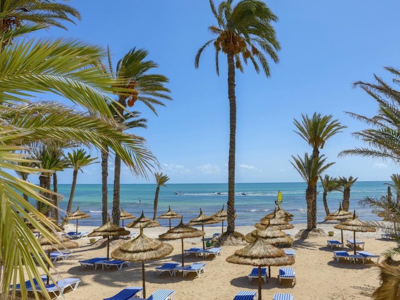 COOEE Hari Club Beach Resort 7