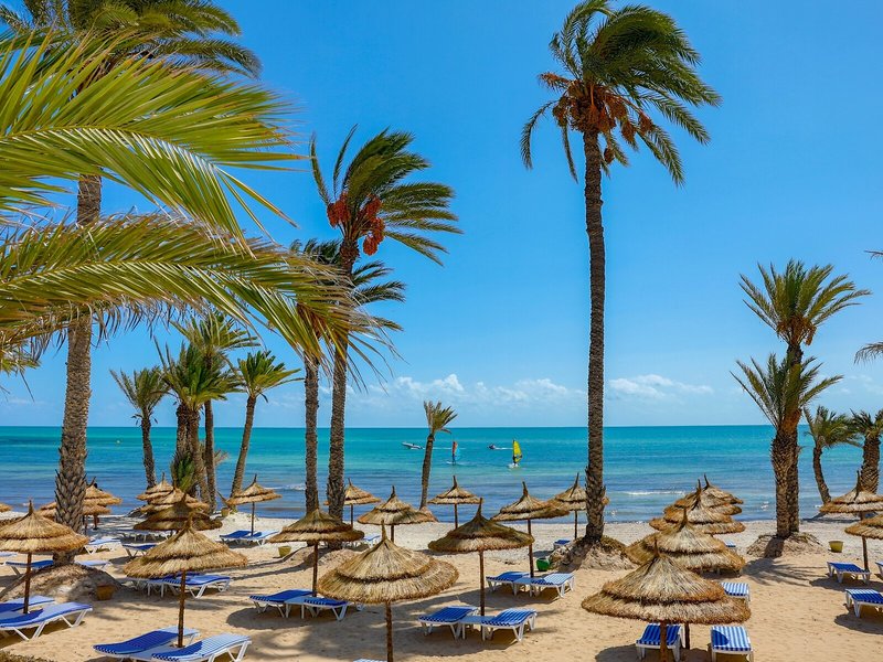 COOEE Hari Club Beach Resort 9