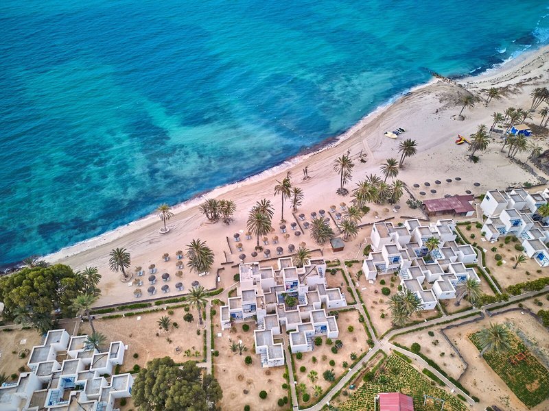 COOEE Hari Club Beach Resort 10