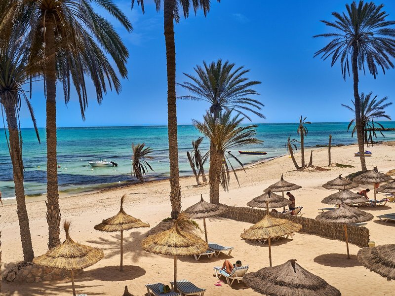 COOEE Hari Club Beach Resort 12