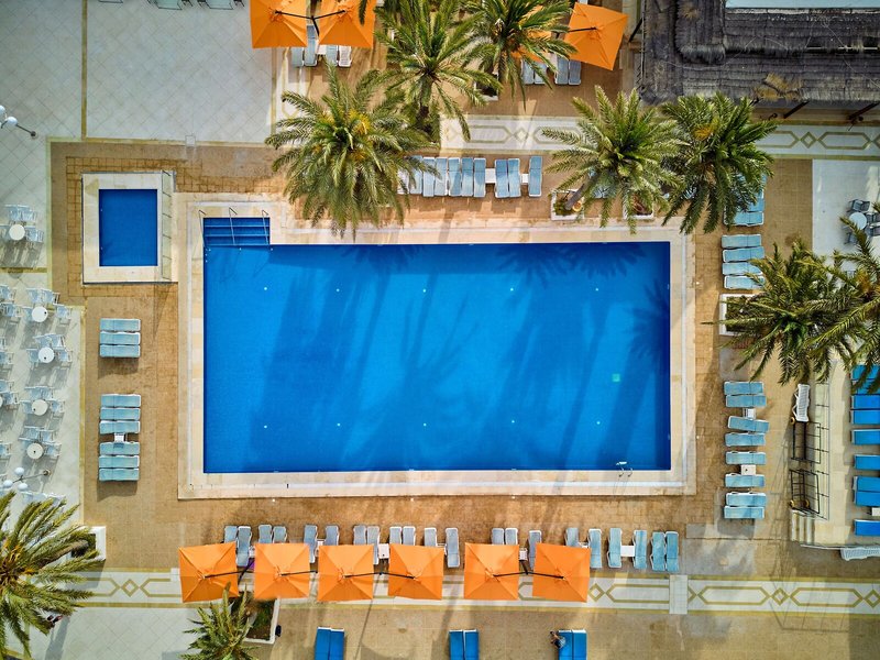 COOEE Hari Club Beach Resort 18