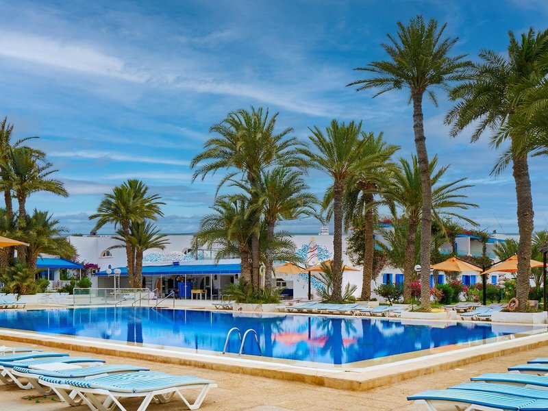 COOEE Hari Club Beach Resort 22