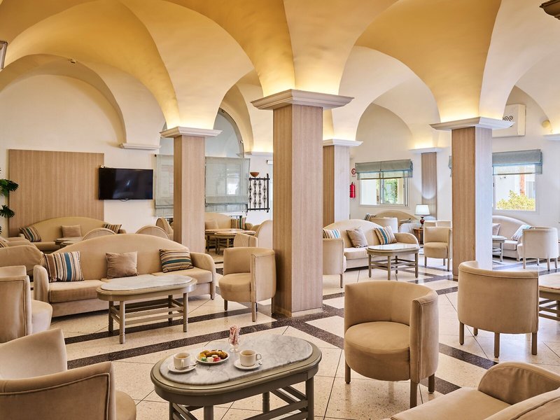 COOEE Hari Club Beach Resort 25