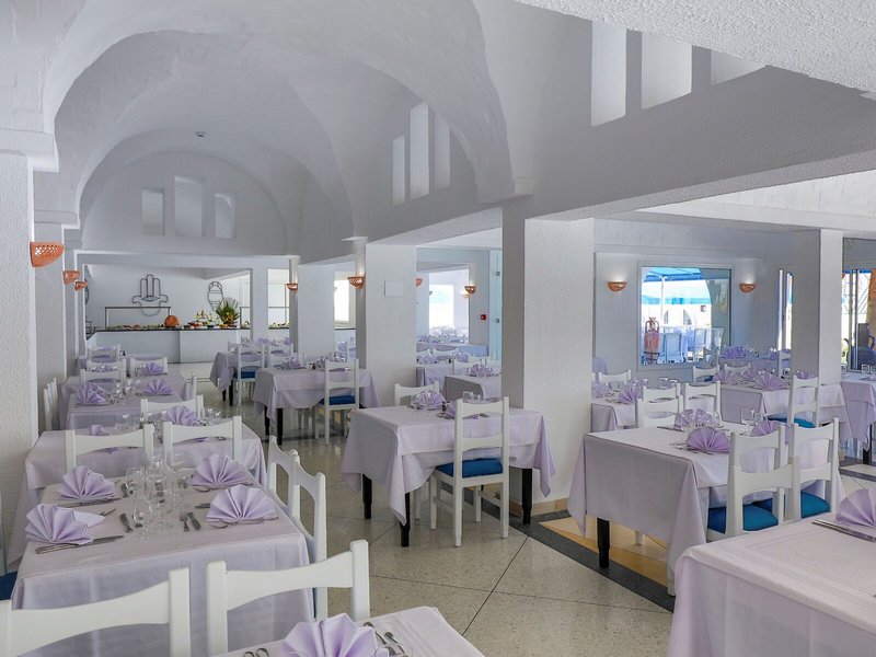 COOEE Hari Club Beach Resort 27