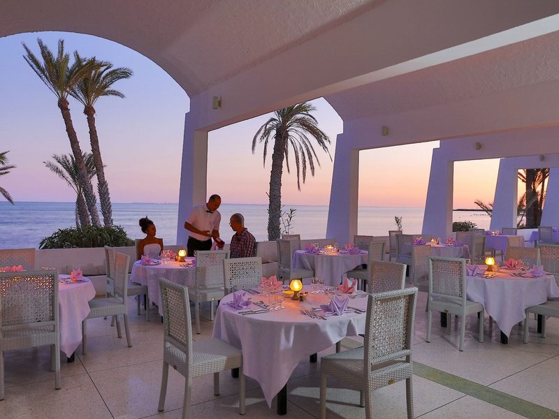 COOEE Hari Club Beach Resort 28