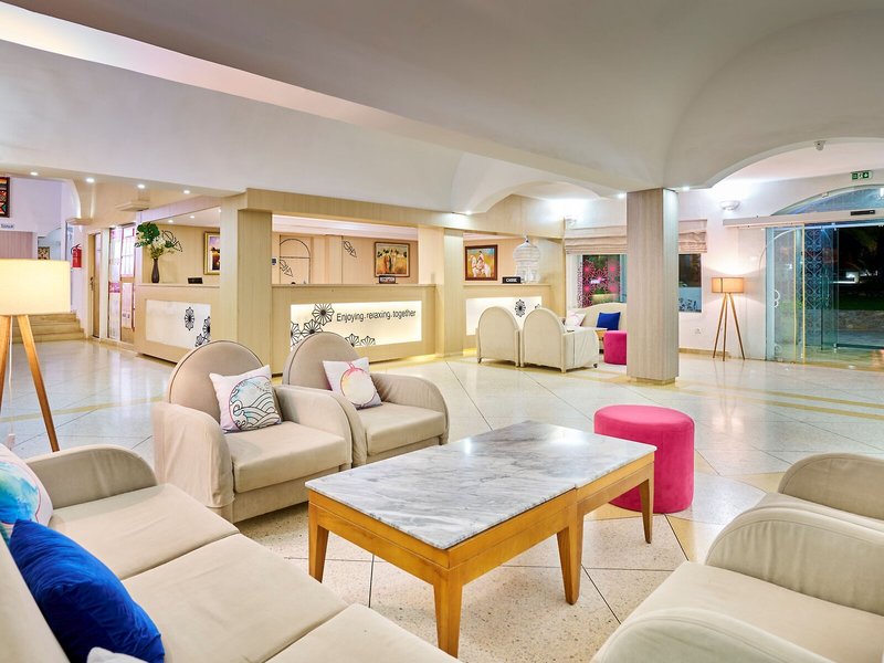 COOEE Hari Club Beach Resort 29