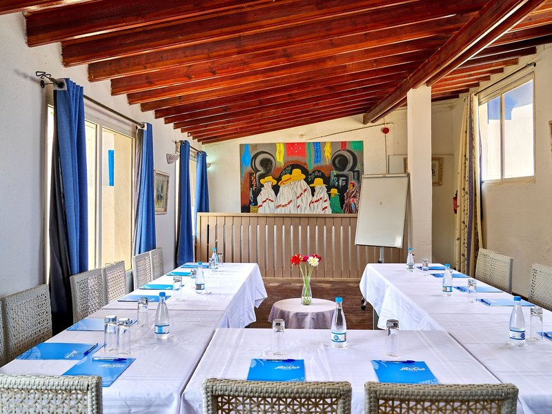 COOEE Hari Club Beach Resort 34