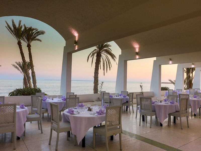 COOEE Hari Club Beach Resort 36