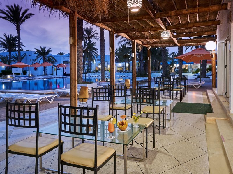 COOEE Hari Club Beach Resort 37