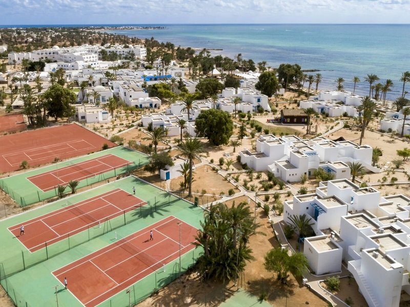 COOEE Hari Club Beach Resort 40