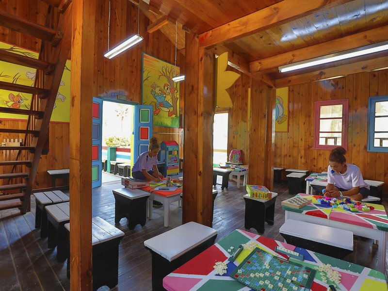 COOEE Hari Club Beach Resort 44