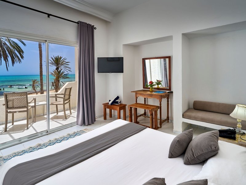 COOEE Hari Club Beach Resort 46