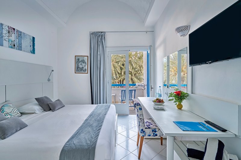 COOEE Hari Club Beach Resort 3