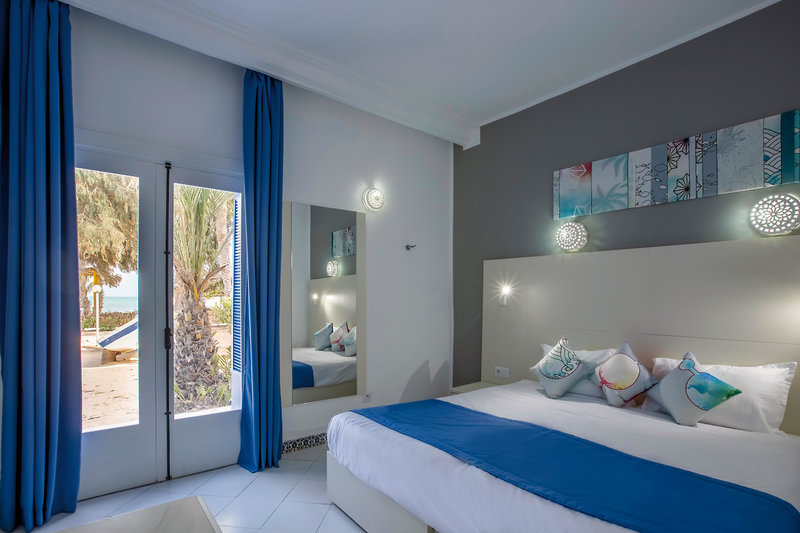 COOEE Hari Club Beach Resort 8