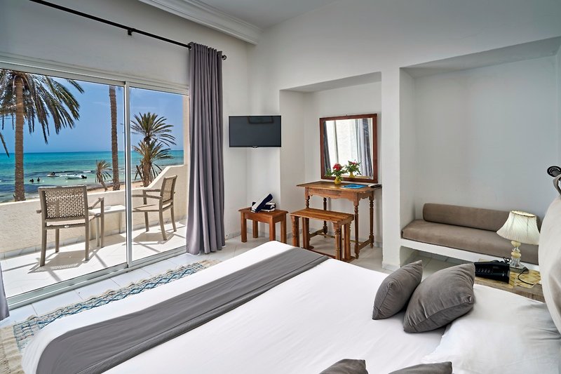 COOEE Hari Club Beach Resort 24