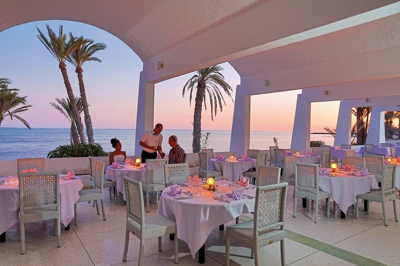 COOEE Hari Club Beach Resort 29