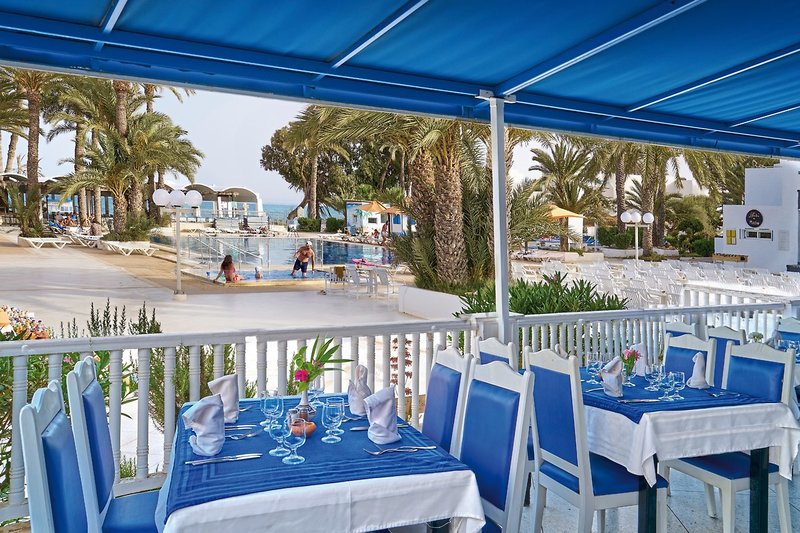 COOEE Hari Club Beach Resort 33