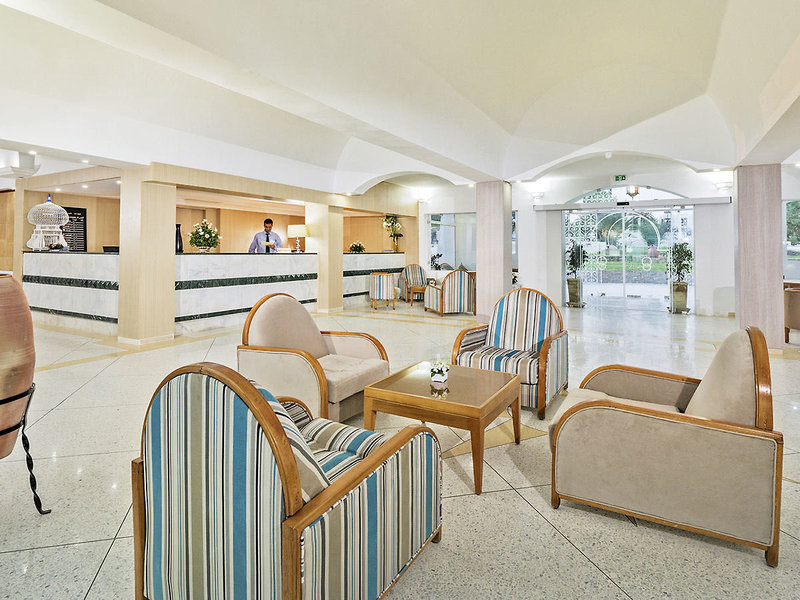 COOEE Hari Club Beach Resort 9