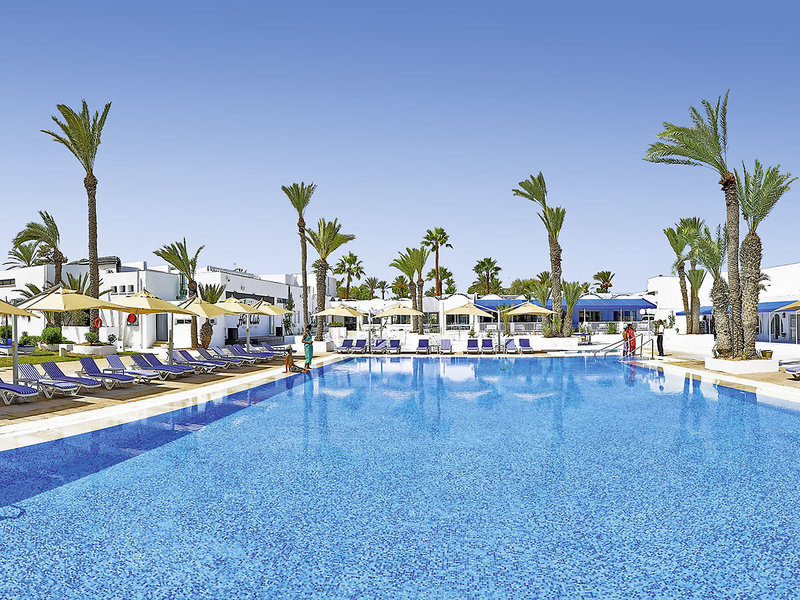 COOEE Hari Club Beach Resort 10