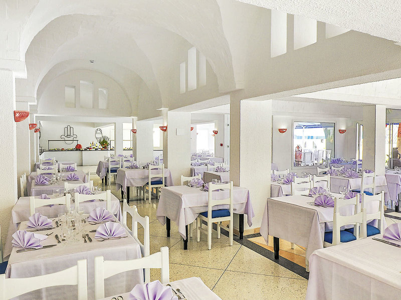 COOEE Hari Club Beach Resort 15