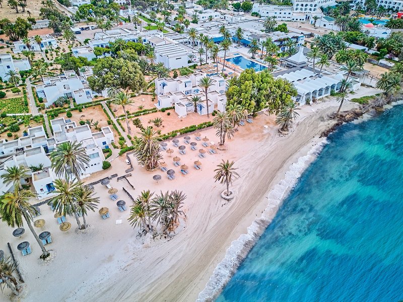 Hari Club Beach Resort 1