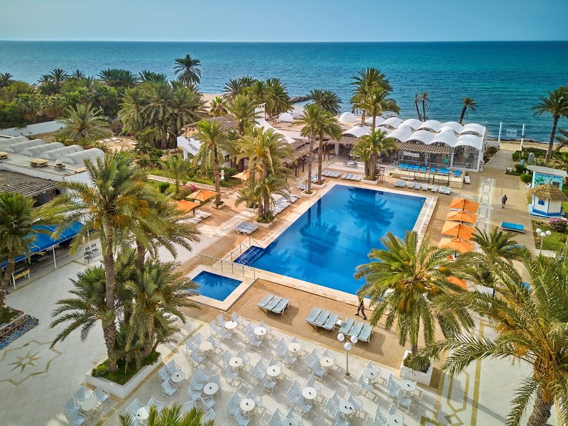 COOEE Hari Club Beach Resort 16