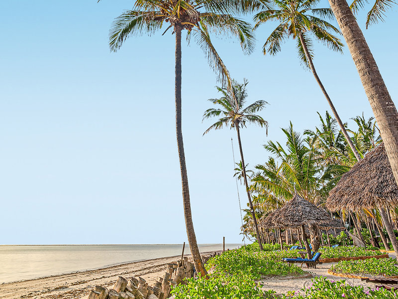 Breezes Beach Club & Spa 8