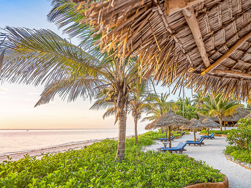 Breezes Beach Club & Spa 9